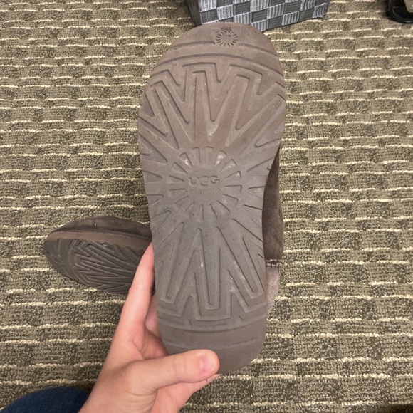 Brown UGGS. They are perfectly fine I just don’t wear them any more! - Picture 4 of 4